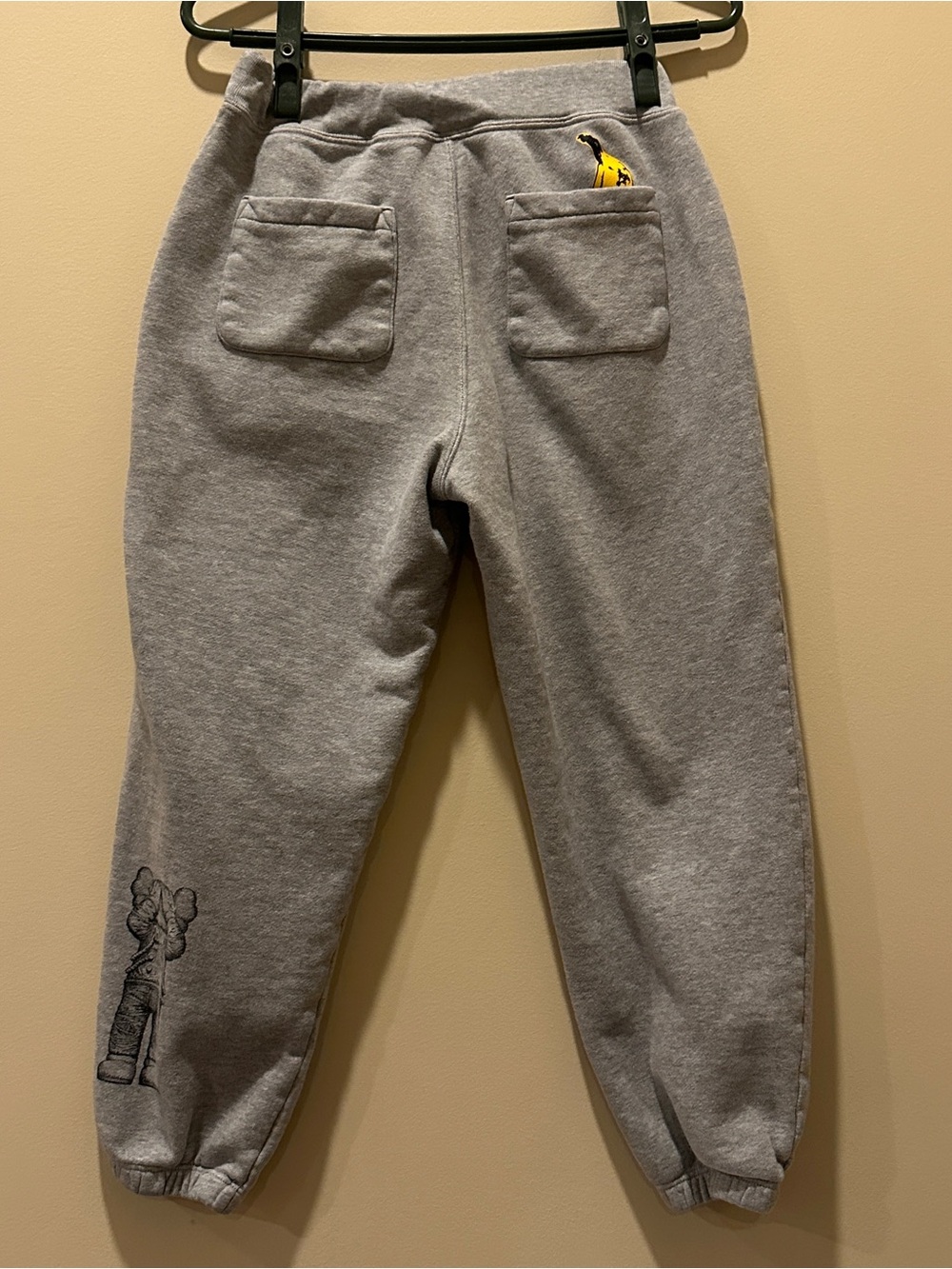 Uniqlo x Kaws Kids 2 Pairs Sweatpants Gray/Black Size 9-10 School Activewear - Picture 2 of 16